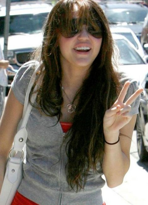 miley-cyrus-peace.jpg